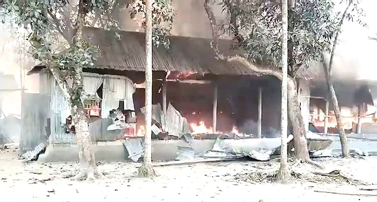 জামাতি-শিবির নেতাকর্মীদের দেওয়া আগুনে জ্বলছে হেযবুত তওহীদ সদস্যদের বাড়িঘর।